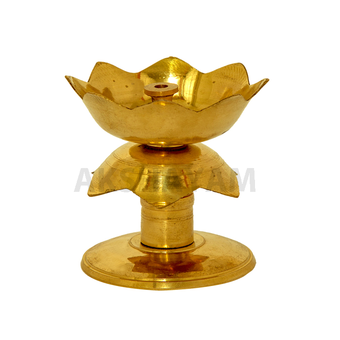 Stand Lotus Deepam